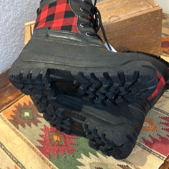 NWT Lands’End fleece lined outdoor boots - Picture 6 of 10